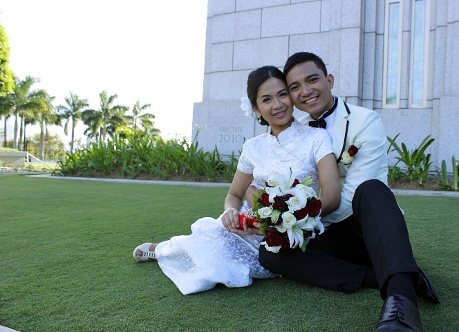 wedding at cebu temple picture of couple on temple grounds