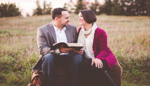 5 Christmas Traditions Newly Weds Can Start